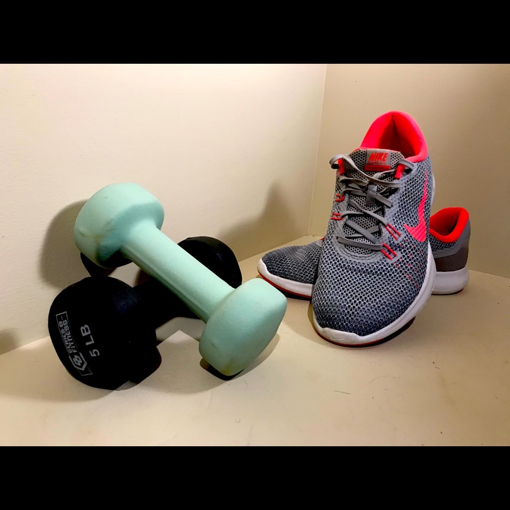 Pre- owned Light Grey Nike Flex Women’s Shoes . Size 8